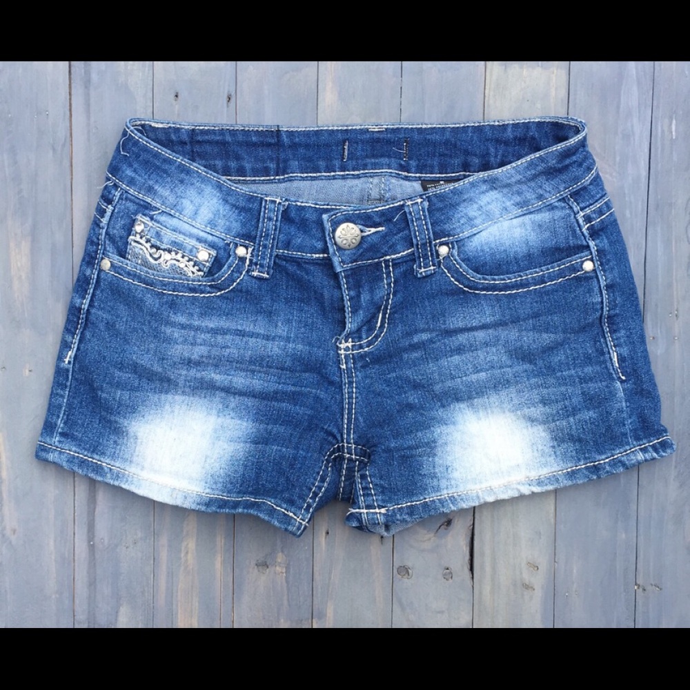 Shorts - Picture 2 of 3